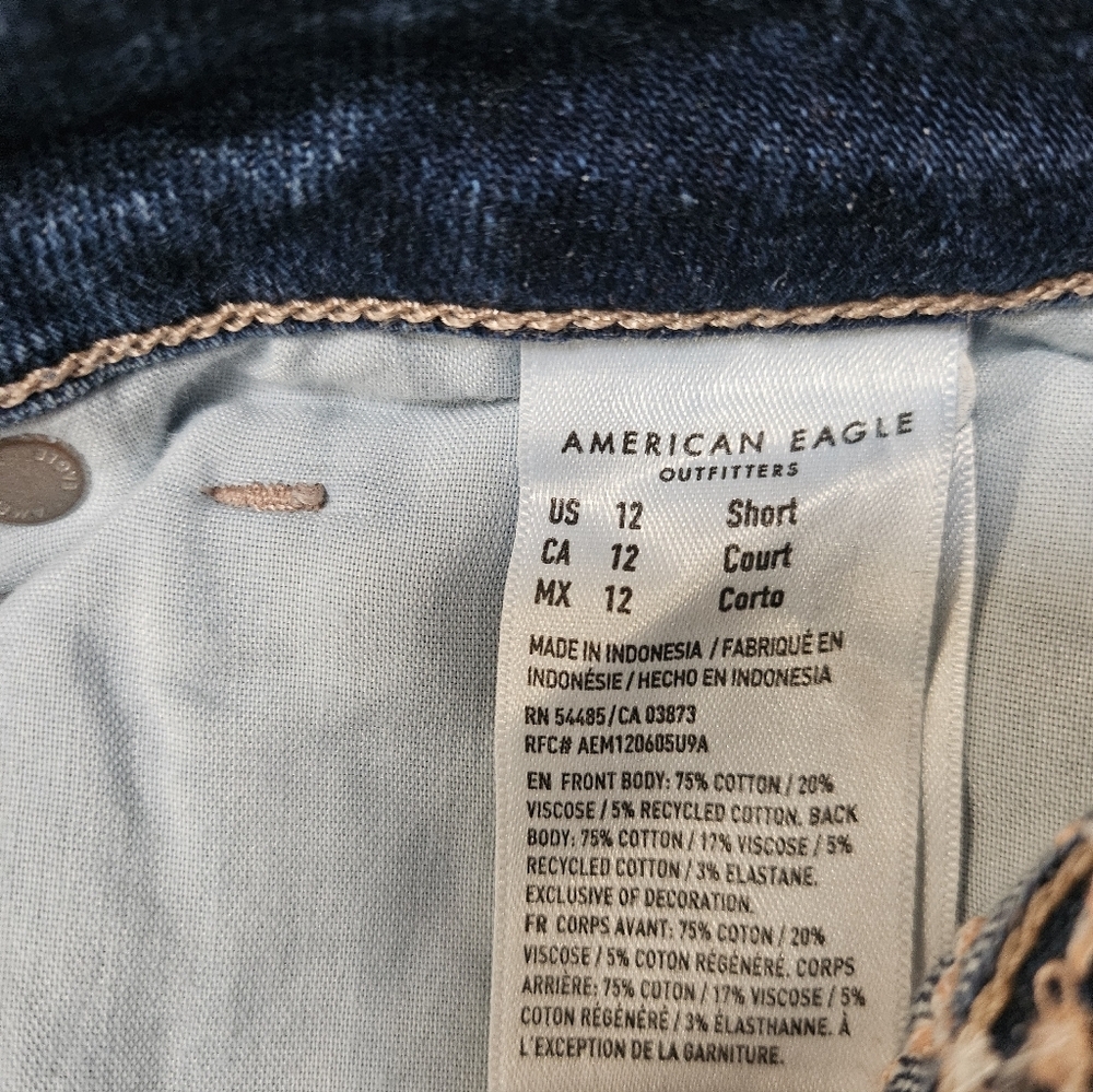 American Eagle Strigid Mom Jean - Picture 7 of 7